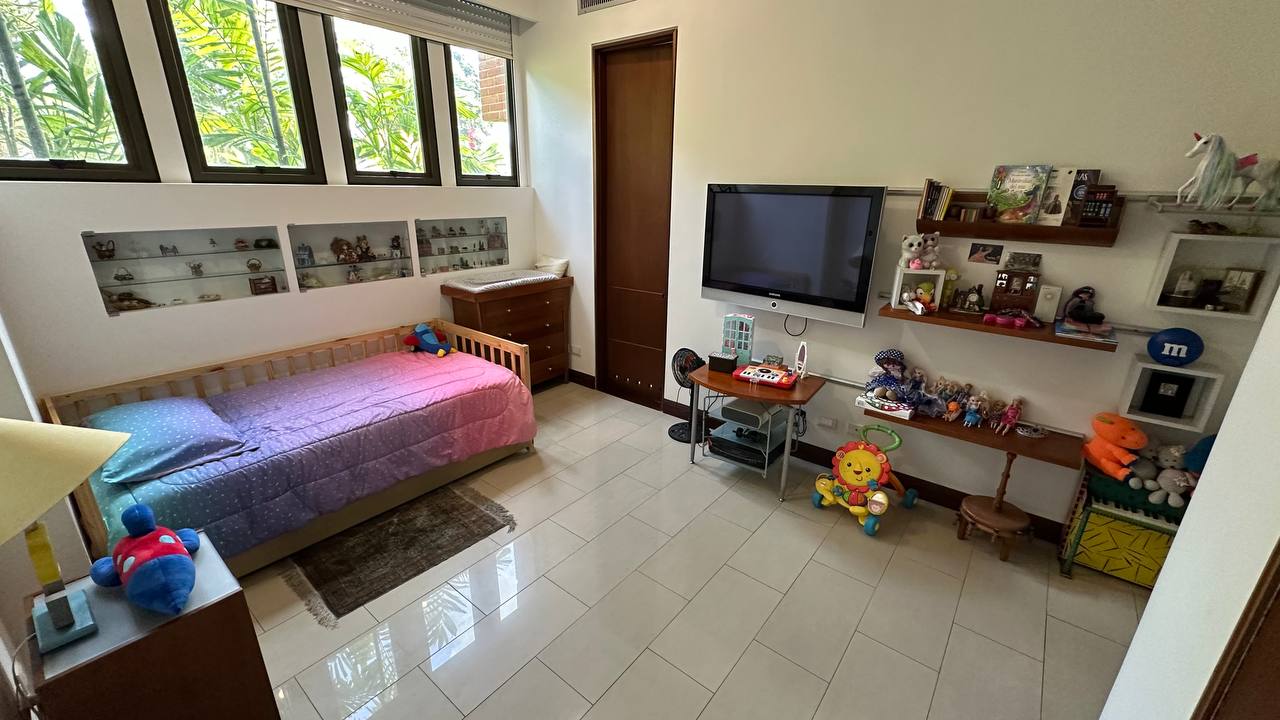 Altamira-Apartamento-Baño (6) Apartamento Planta Baja en Venta en Altamira, Caracas – 783m², 6 Habitaciones, 6 Baños y 7 Puestos de Estacionamiento