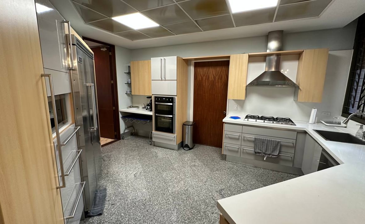 Apartamento Planta Baja en Venta en Altamira, Caracas – 783m², 6 Habitaciones, 6 Baños y 7 Puestos de Estacionamiento