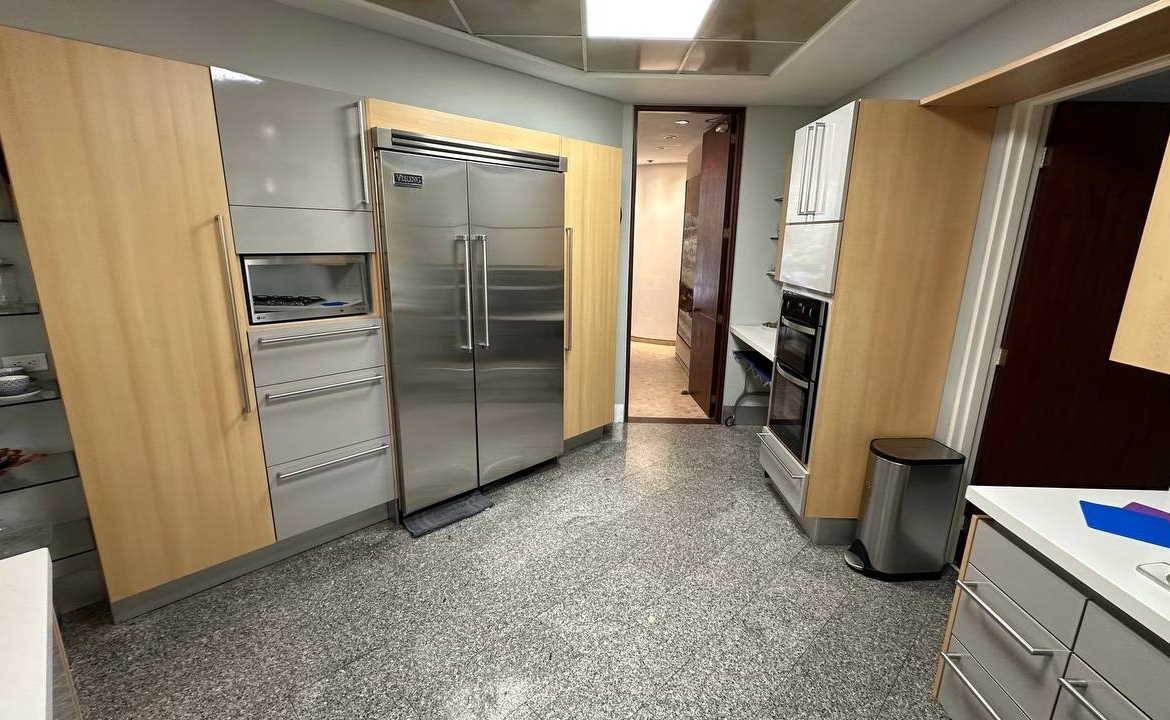 Apartamento Planta Baja en Venta en Altamira, Caracas – 783m², 6 Habitaciones, 6 Baños y 7 Puestos de Estacionamiento