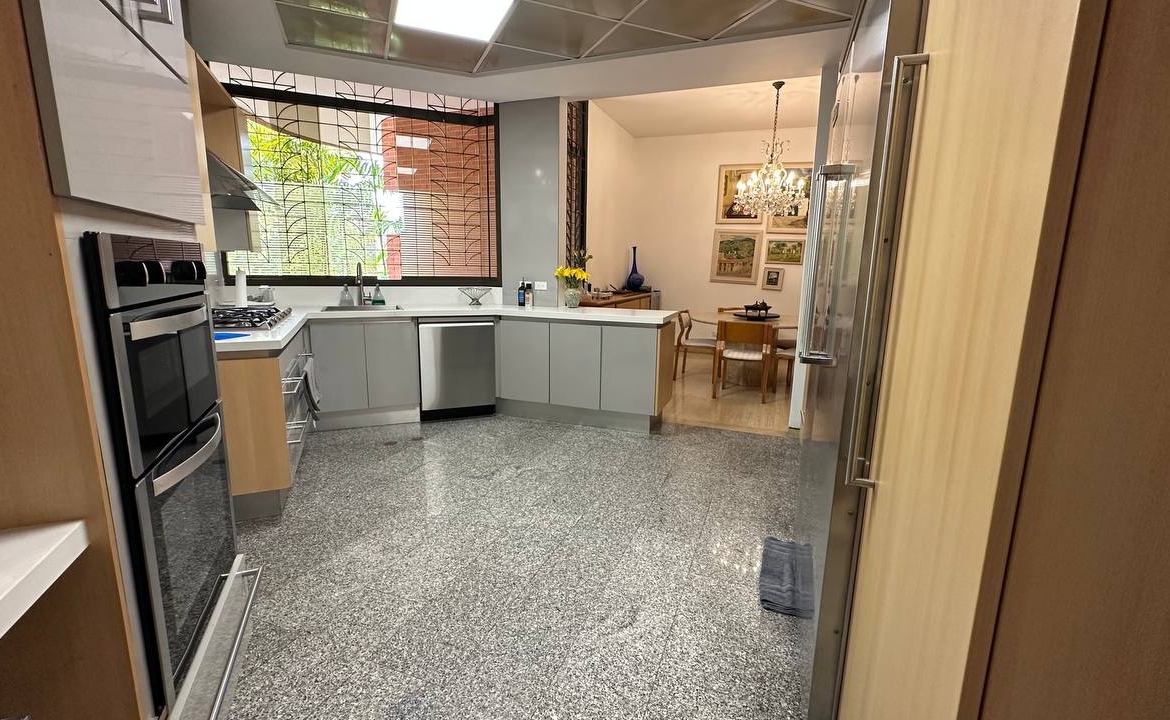 Apartamento Planta Baja en Venta en Altamira, Caracas – 783m², 6 Habitaciones, 6 Baños y 7 Puestos de Estacionamiento