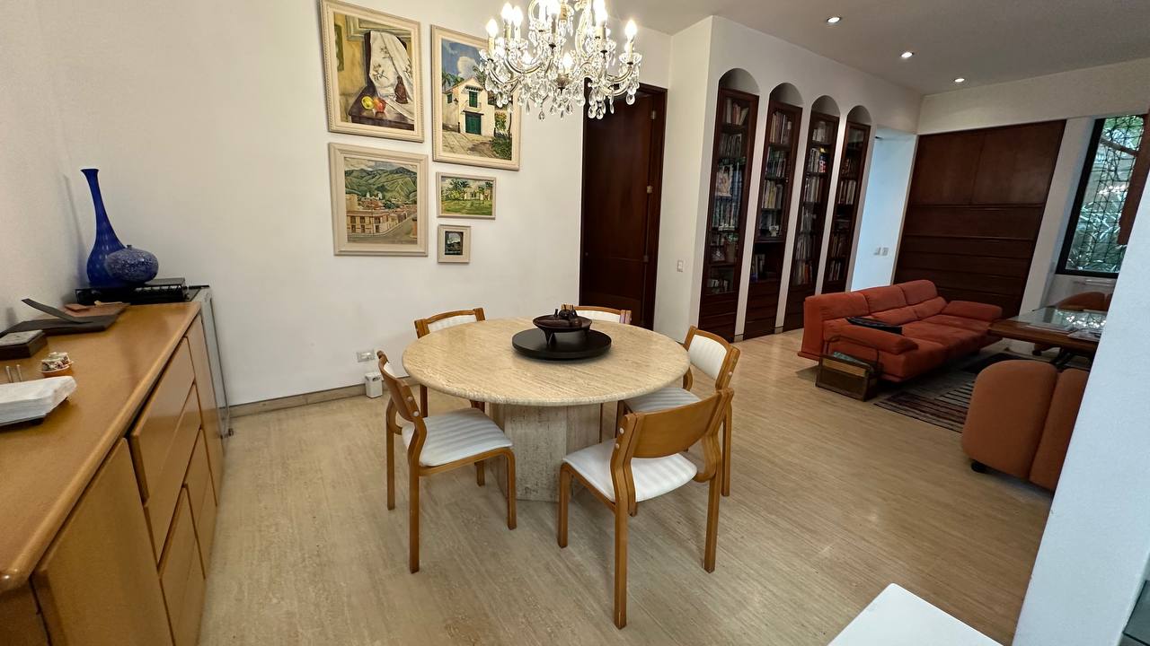 Altamira-Apartamento-Comedor (2) Apartamento Planta Baja en Venta en Altamira, Caracas – 783m², 6 Habitaciones, 6 Baños y 7 Puestos de Estacionamiento
