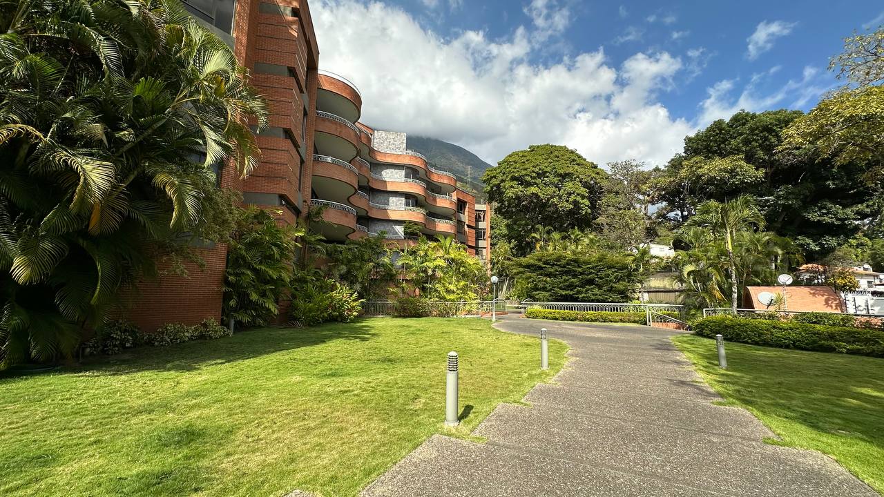 Altamira-Apartamento-Fachada (2) Apartamento Planta Baja en Venta en Altamira, Caracas – 783m², 6 Habitaciones, 6 Baños y 7 Puestos de Estacionamiento