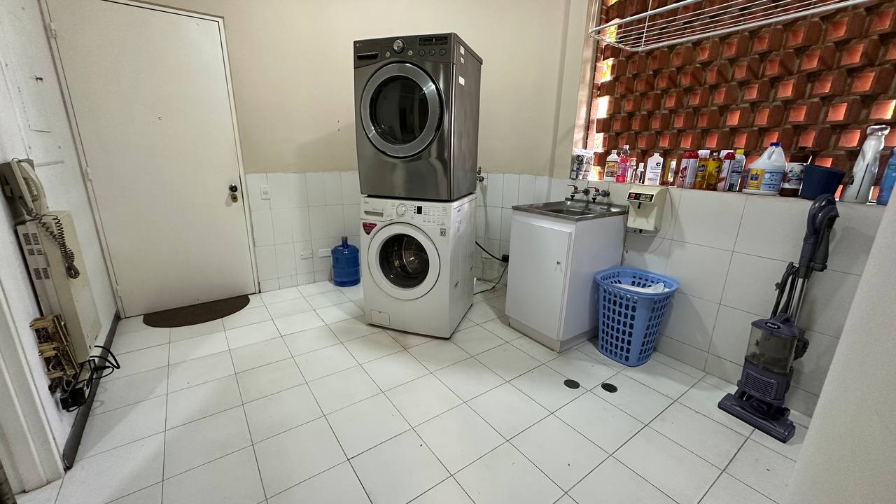 Altamira-Apartamento-Lavanderia Apartamento Planta Baja en Venta en Altamira, Caracas – 783m², 6 Habitaciones, 6 Baños y 7 Puestos de Estacionamiento