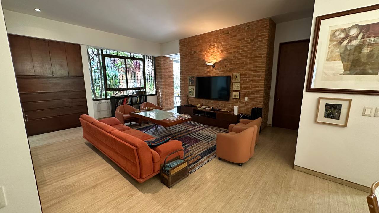 Altamira-Apartamento-Sala (2) Apartamento Planta Baja en Venta en Altamira, Caracas – 783m², 6 Habitaciones, 6 Baños y 7 Puestos de Estacionamiento