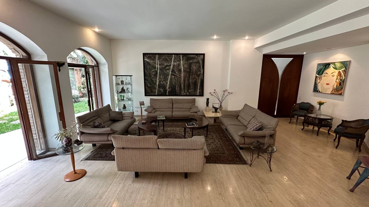 Altamira-Apartamento-Sala (3) Apartamento Planta Baja en Venta en Altamira, Caracas – 783m², 6 Habitaciones, 6 Baños y 7 Puestos de Estacionamiento