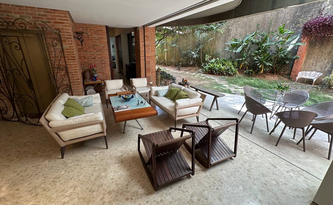 Apartamento Planta Baja en Venta en Altamira, Caracas – 783m², 6 Habitaciones, 6 Baños y 7 Puestos de Estacionamiento