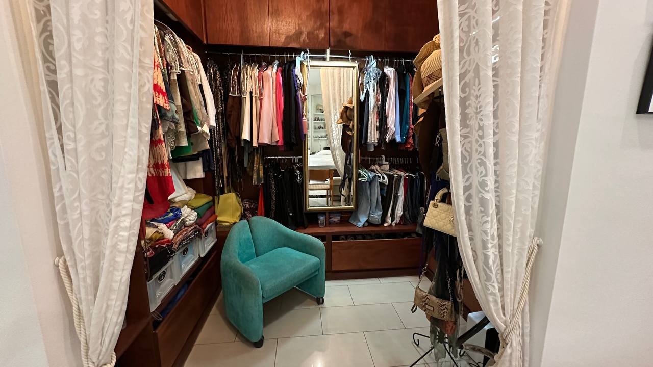 Altamira-Apartamento-Vestier (2) Apartamento Planta Baja en Venta en Altamira, Caracas – 783m², 6 Habitaciones, 6 Baños y 7 Puestos de Estacionamiento