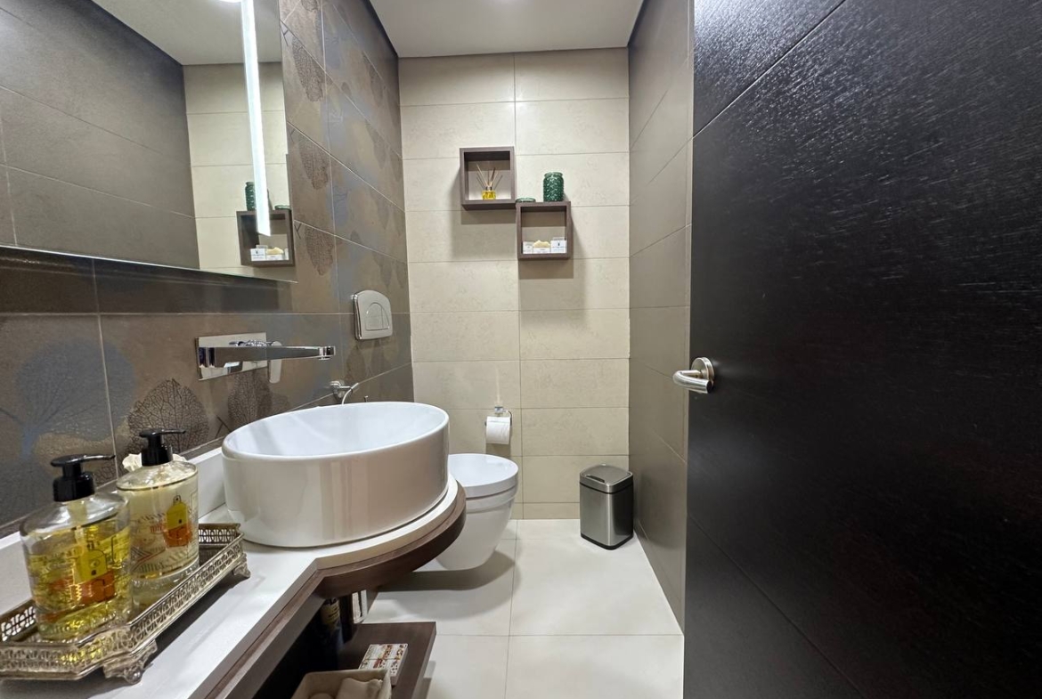 Casa en Venta en Altamira, Caracas – 1.800m², 8 Habitaciones, 8.5 Baños y 6 Puestos de Estacionamiento
