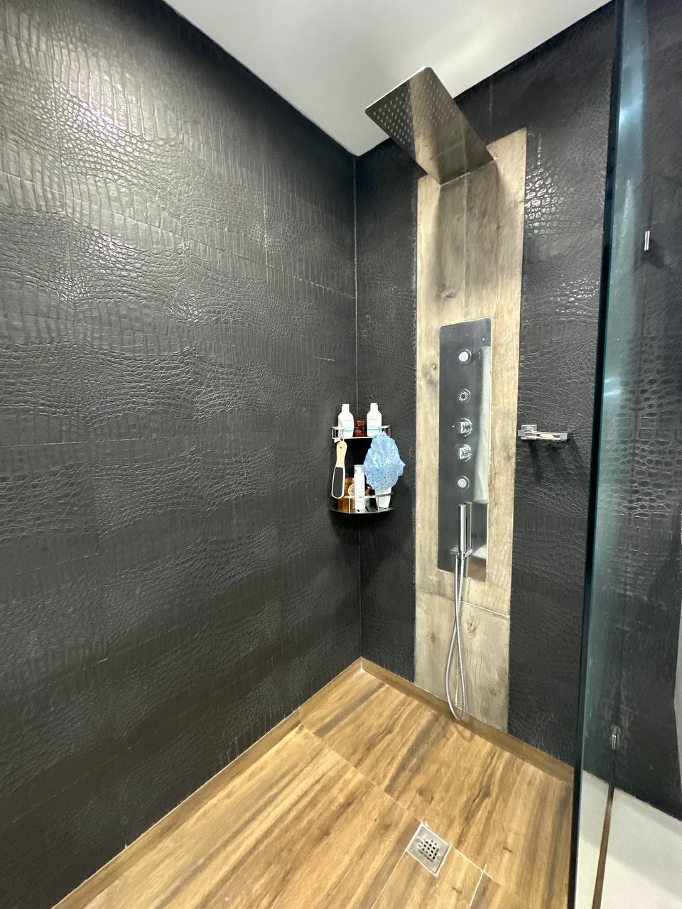 Altamira-Casa-Baño (4) Casa en Venta en Altamira, Caracas – 1.800m², 8 Habitaciones, 8.5 Baños y 6 Puestos de Estacionamiento