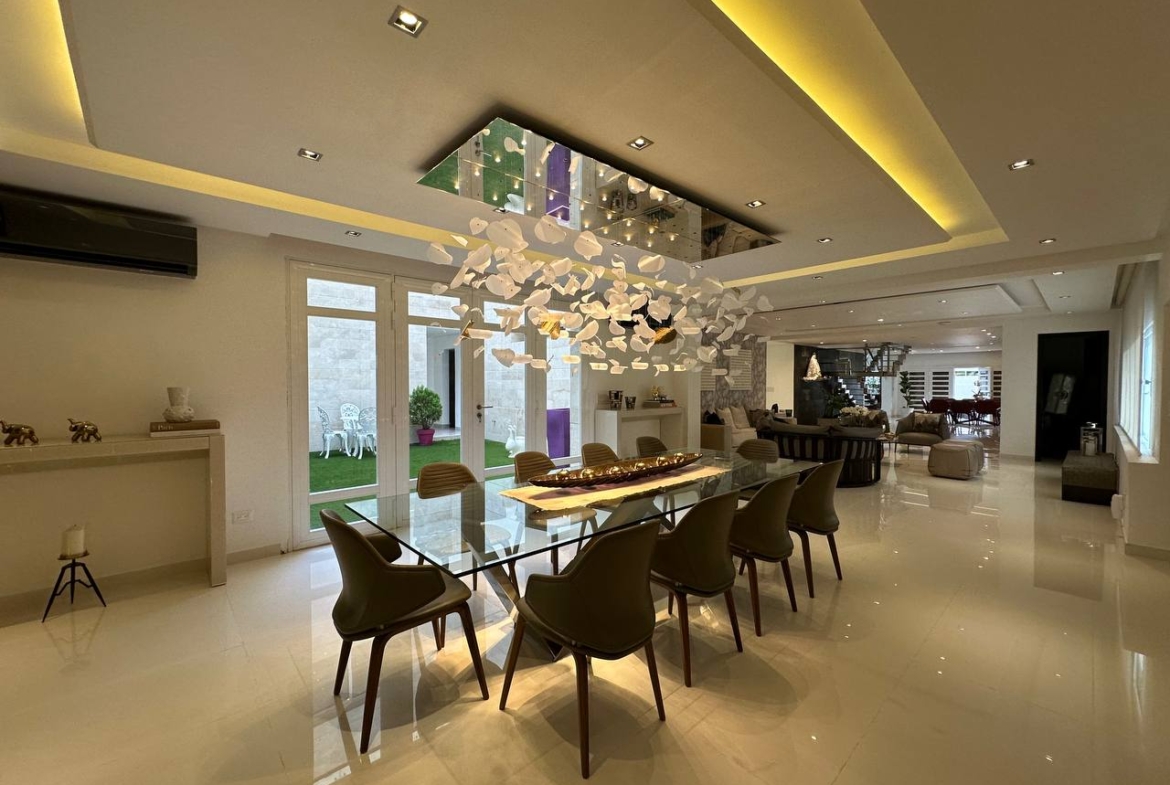 Casa en Venta en Altamira, Caracas – 1.800m², 8 Habitaciones, 8.5 Baños y 6 Puestos de Estacionamiento