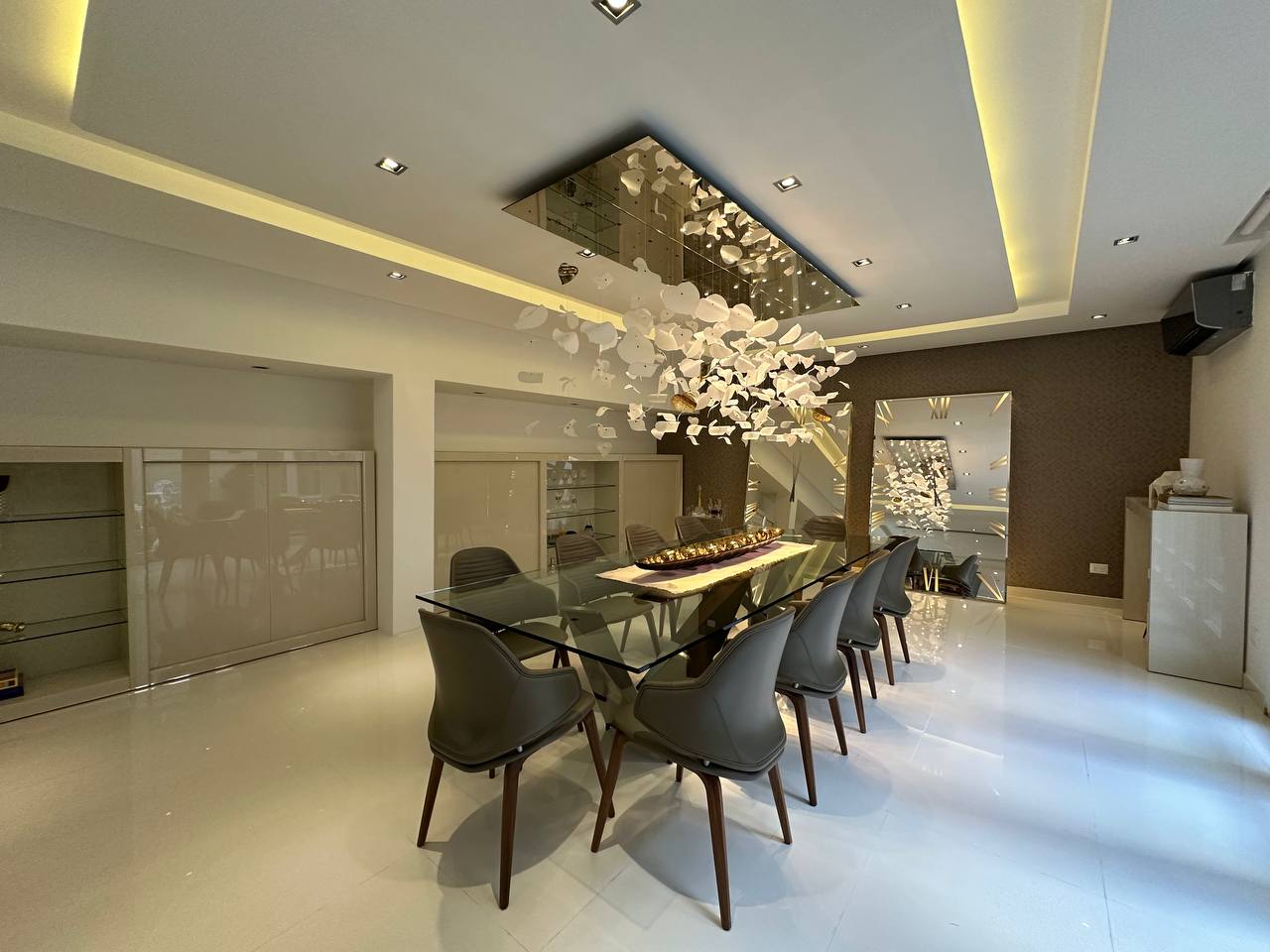 Altamira-Casa-Comedor (2) Casa en Venta en Altamira, Caracas – 1.800m², 8 Habitaciones, 8.5 Baños y 6 Puestos de Estacionamiento