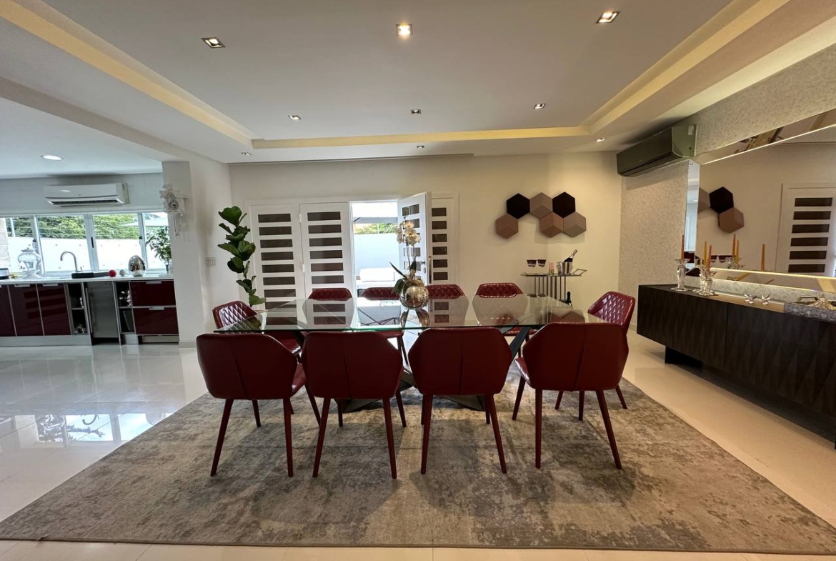 Casa en Venta en Altamira, Caracas – 1.800m², 8 Habitaciones, 8.5 Baños y 6 Puestos de Estacionamiento