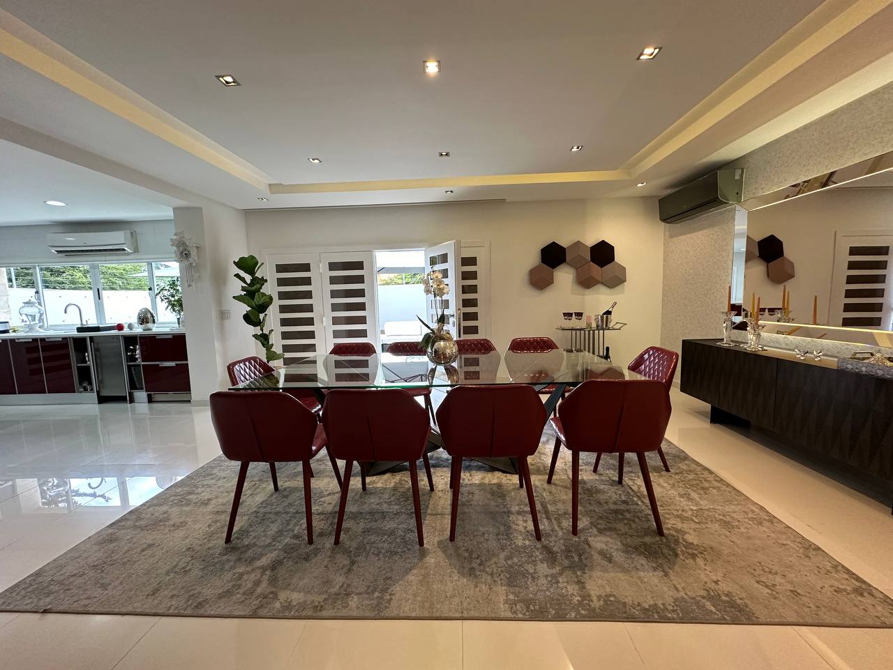 Altamira-Casa-Comedor (4) Casa en Venta en Altamira, Caracas – 1.800m², 8 Habitaciones, 8.5 Baños y 6 Puestos de Estacionamiento