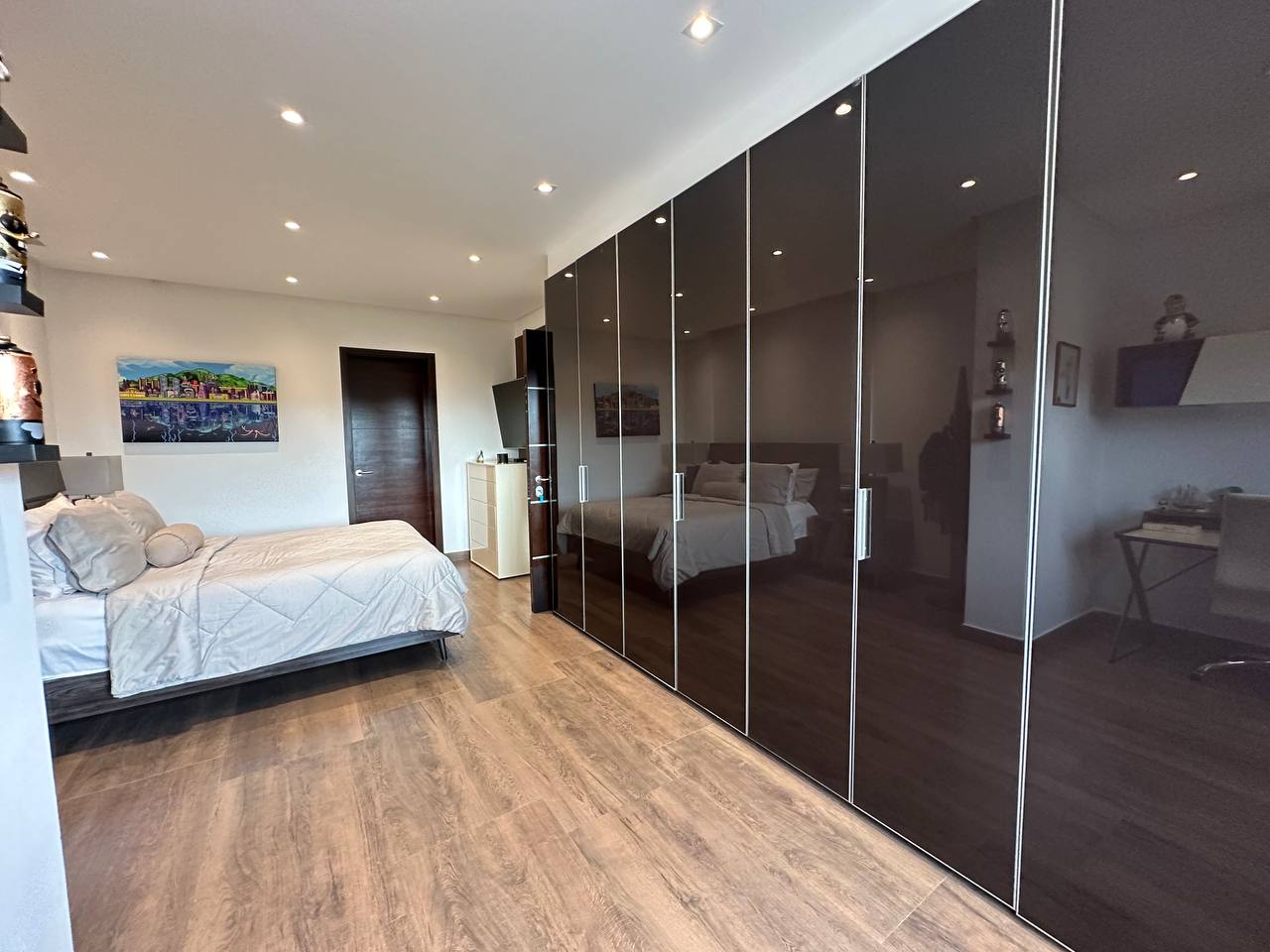 Altamira-Casa-Dormitorio Casa en Venta en Altamira, Caracas – 1.800m², 8 Habitaciones, 8.5 Baños y 6 Puestos de Estacionamiento