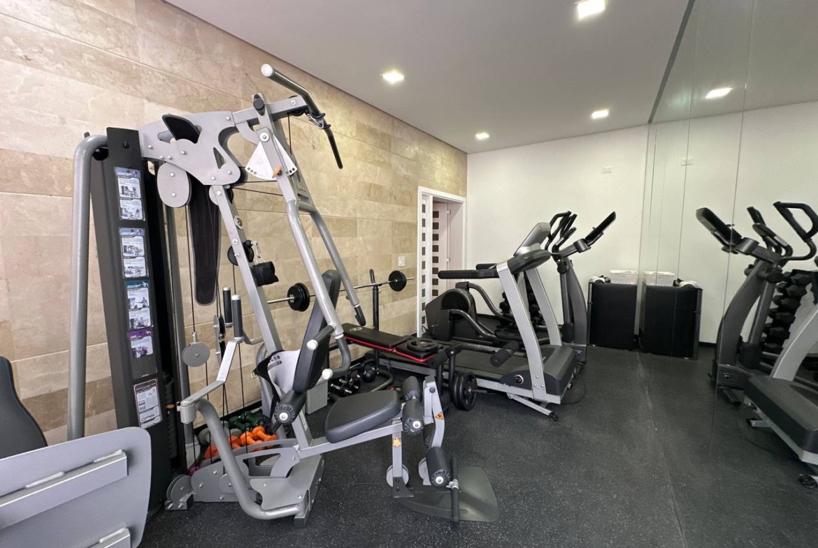 Casa en Venta en Altamira, Caracas – 1.800m², 8 Habitaciones, 8.5 Baños y 6 Puestos de Estacionamiento
