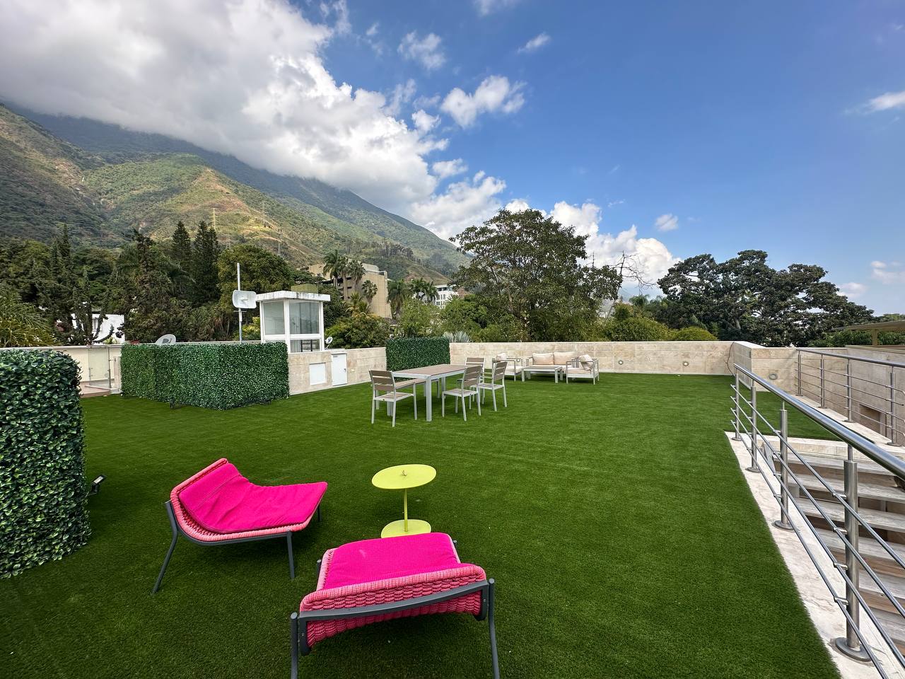 Altamira-Casa-Jardin Casa en Venta en Altamira, Caracas – 1.800m², 8 Habitaciones, 8.5 Baños y 6 Puestos de Estacionamiento