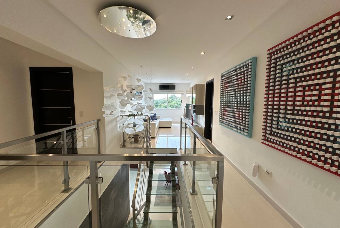 Casa en Venta en Altamira, Caracas – 1.800m², 8 Habitaciones, 8.5 Baños y 6 Puestos de Estacionamiento