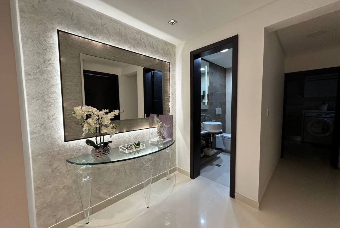 Casa en Venta en Altamira, Caracas – 1.800m², 8 Habitaciones, 8.5 Baños y 6 Puestos de Estacionamiento