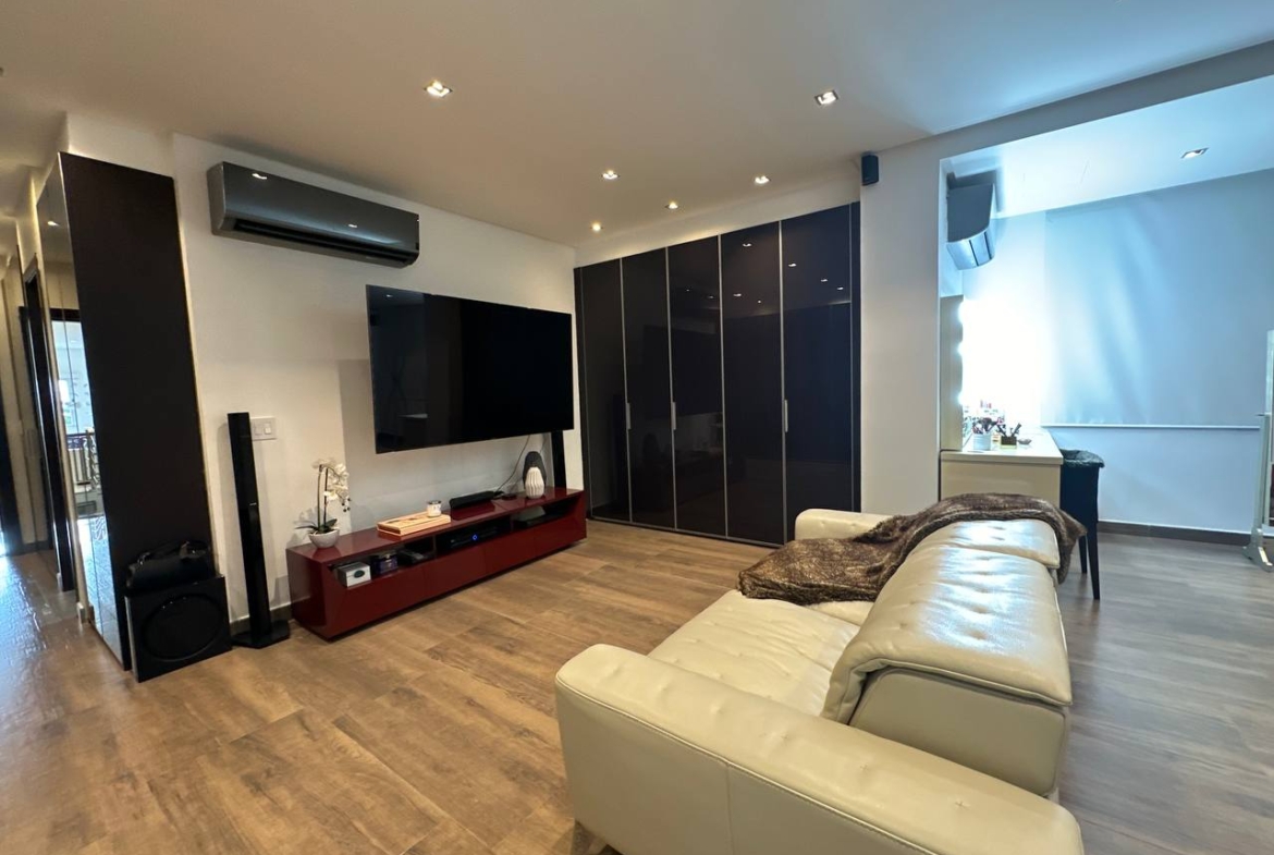 Casa en Venta en Altamira, Caracas – 1.800m², 8 Habitaciones, 8.5 Baños y 6 Puestos de Estacionamiento