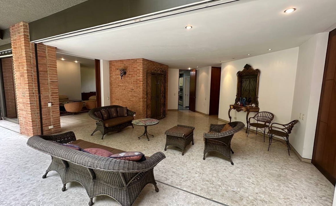 Apartamento Planta Baja en Venta en Altamira, Caracas – 600m², 4 Habitaciones, 4 Baños y 5 Puestos de Estacionamiento