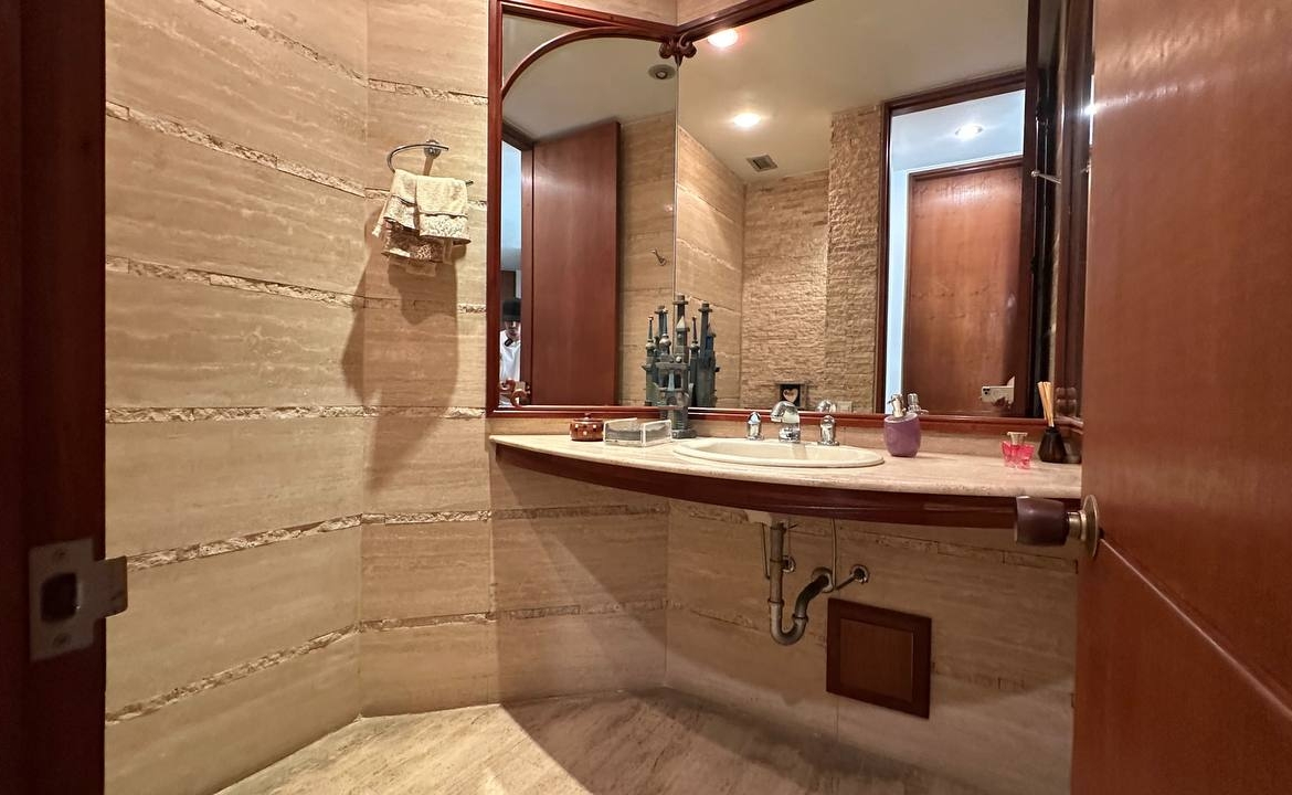 Apartamento Planta Baja en Venta en Altamira, Caracas – 600m², 4 Habitaciones, 4 Baños y 5 Puestos de Estacionamiento