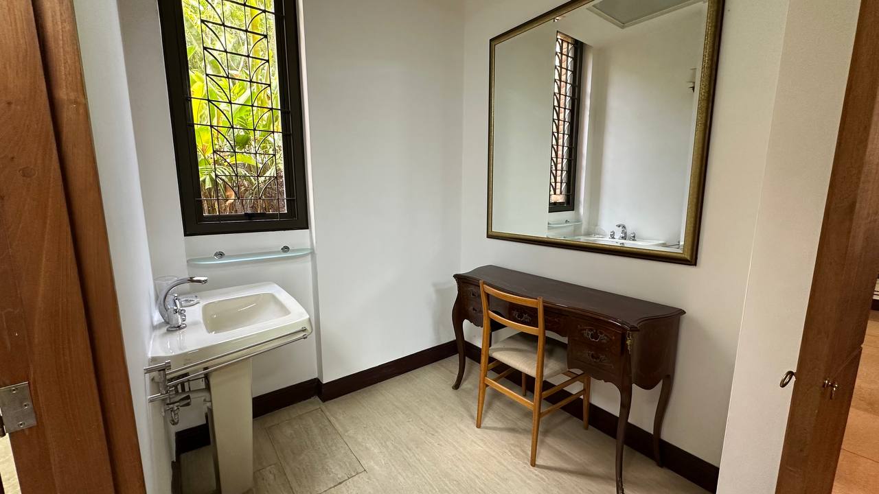 Altamira-PH-Baño (4) Apartamento Planta Baja en Venta en Altamira, Caracas – 600m², 4 Habitaciones, 4 Baños y 5 Puestos de Estacionamiento