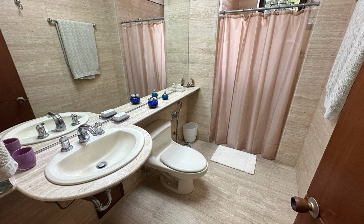 Apartamento Planta Baja en Venta en Altamira, Caracas – 600m², 4 Habitaciones, 4 Baños y 5 Puestos de Estacionamiento