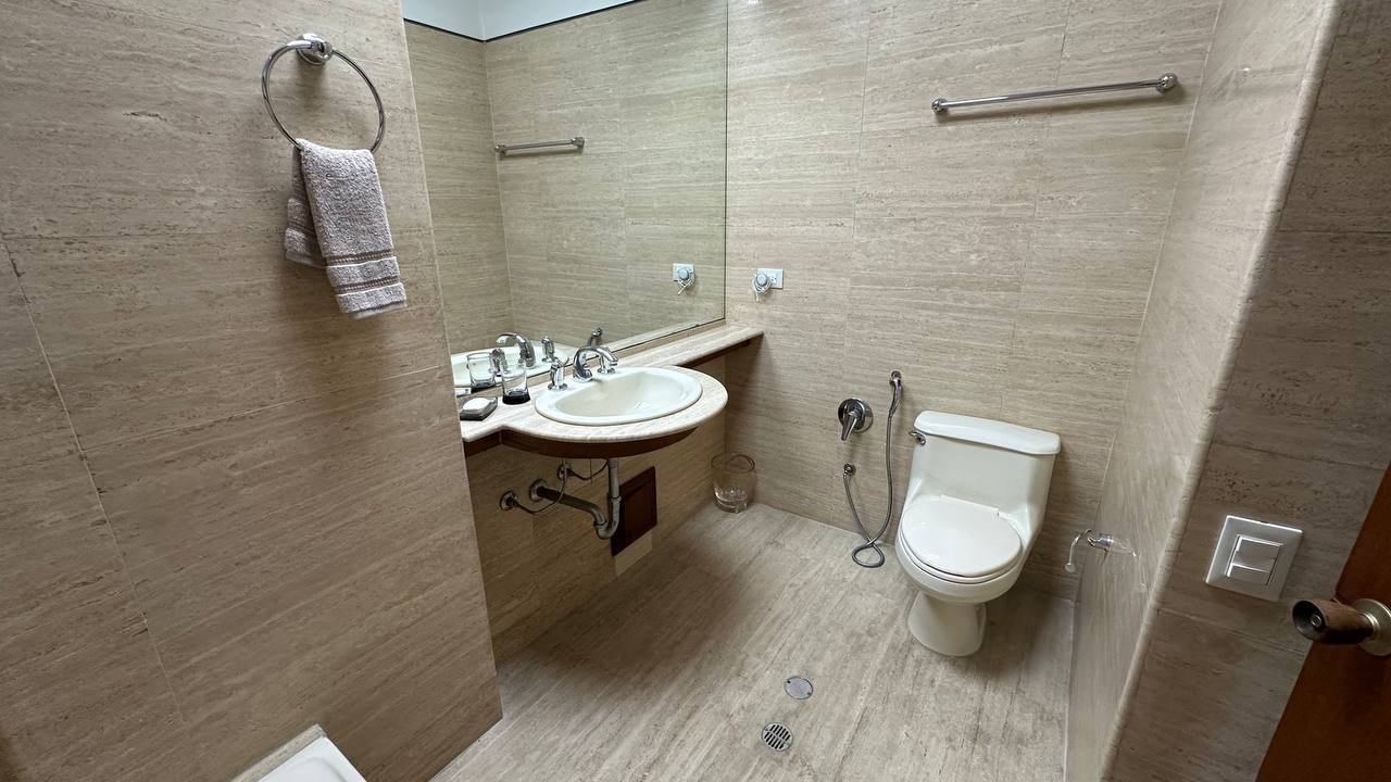 Altamira-PH-Baño (6) Apartamento Planta Baja en Venta en Altamira, Caracas – 600m², 4 Habitaciones, 4 Baños y 5 Puestos de Estacionamiento