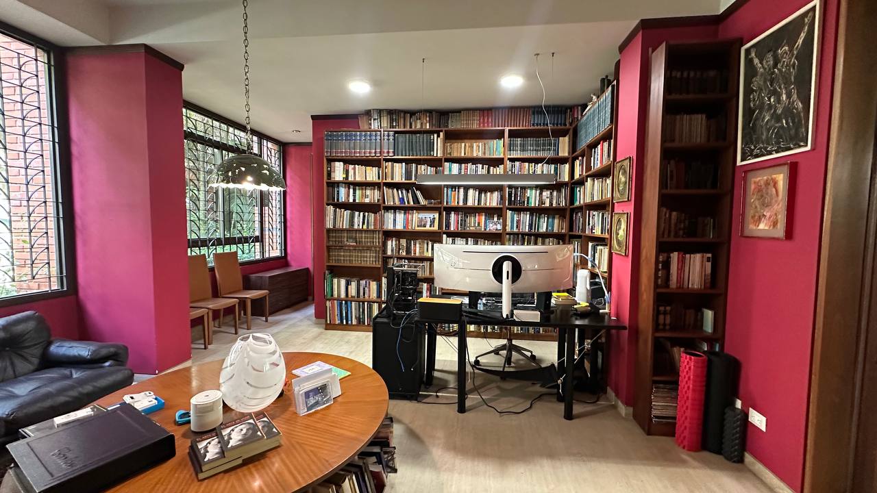 Altamira-PH-Biblioteca Apartamento Planta Baja en Venta en Altamira, Caracas – 600m², 4 Habitaciones, 4 Baños y 5 Puestos de Estacionamiento