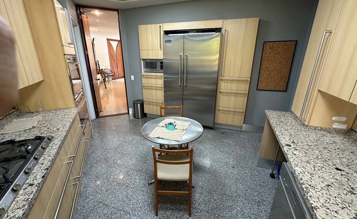 Apartamento Planta Baja en Venta en Altamira, Caracas – 600m², 4 Habitaciones, 4 Baños y 5 Puestos de Estacionamiento