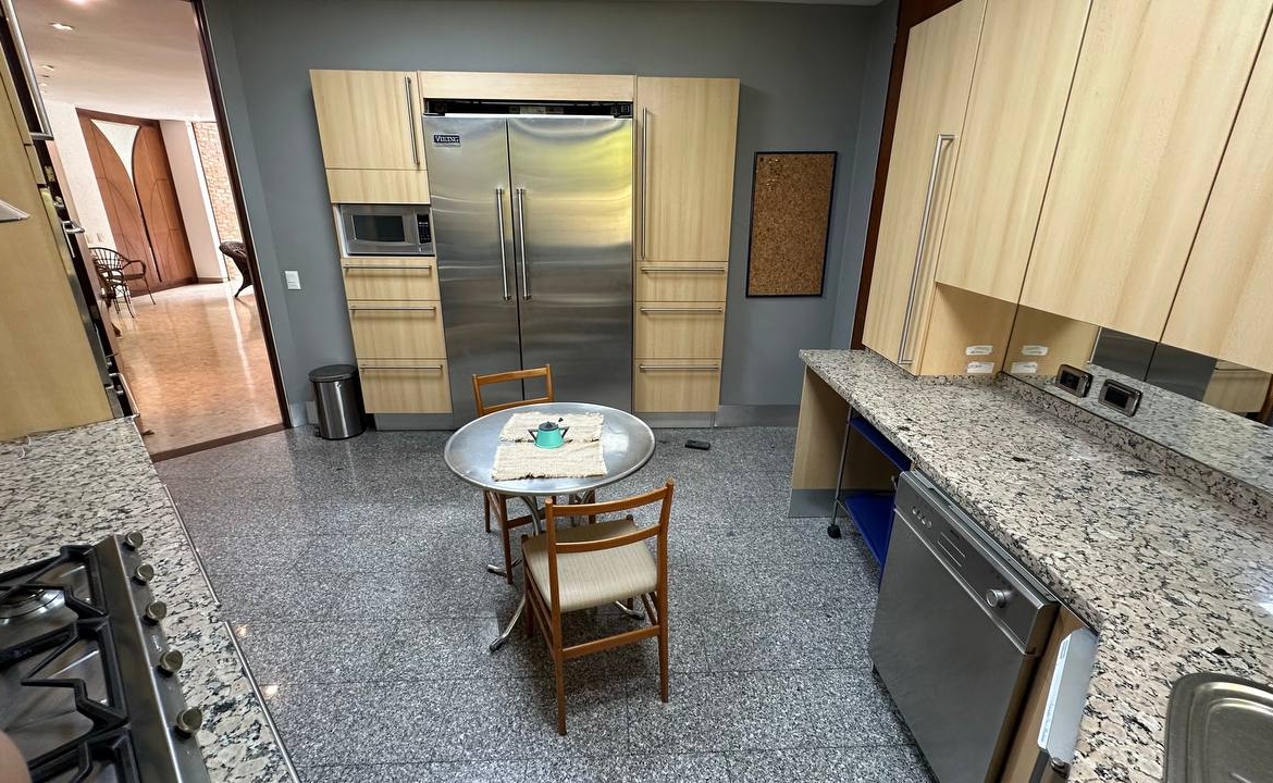 Apartamento Planta Baja en Venta en Altamira, Caracas – 600m², 4 Habitaciones, 4 Baños y 5 Puestos de Estacionamiento