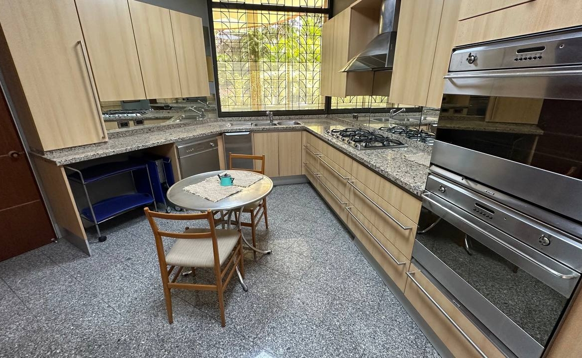 Apartamento Planta Baja en Venta en Altamira, Caracas – 600m², 4 Habitaciones, 4 Baños y 5 Puestos de Estacionamiento