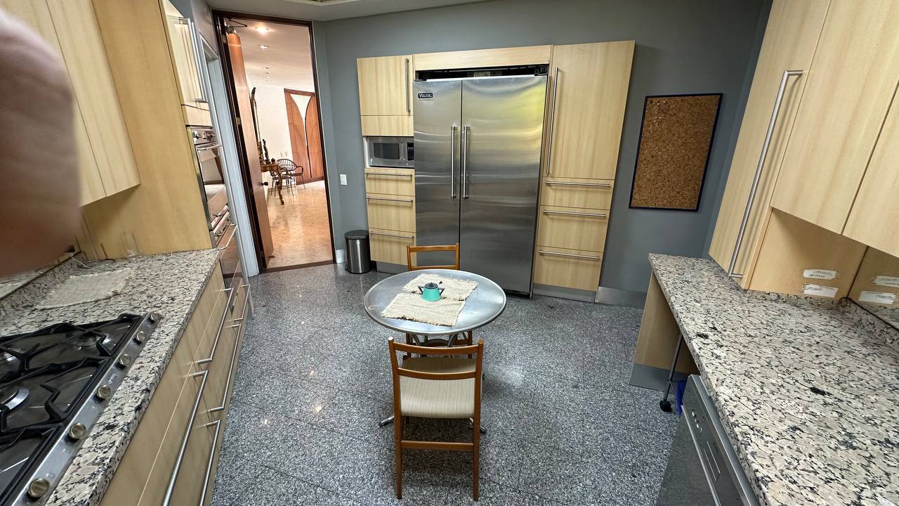 Altamira-PH-Cocina Apartamento Planta Baja en Venta en Altamira, Caracas – 600m², 4 Habitaciones, 4 Baños y 5 Puestos de Estacionamiento