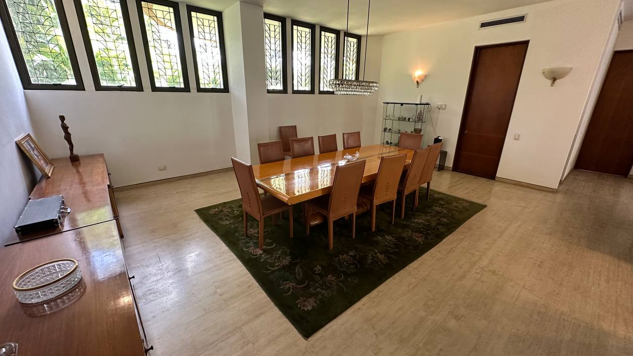 Altamira-PH-Comedor Apartamento Planta Baja en Venta en Altamira, Caracas – 600m², 4 Habitaciones, 4 Baños y 5 Puestos de Estacionamiento