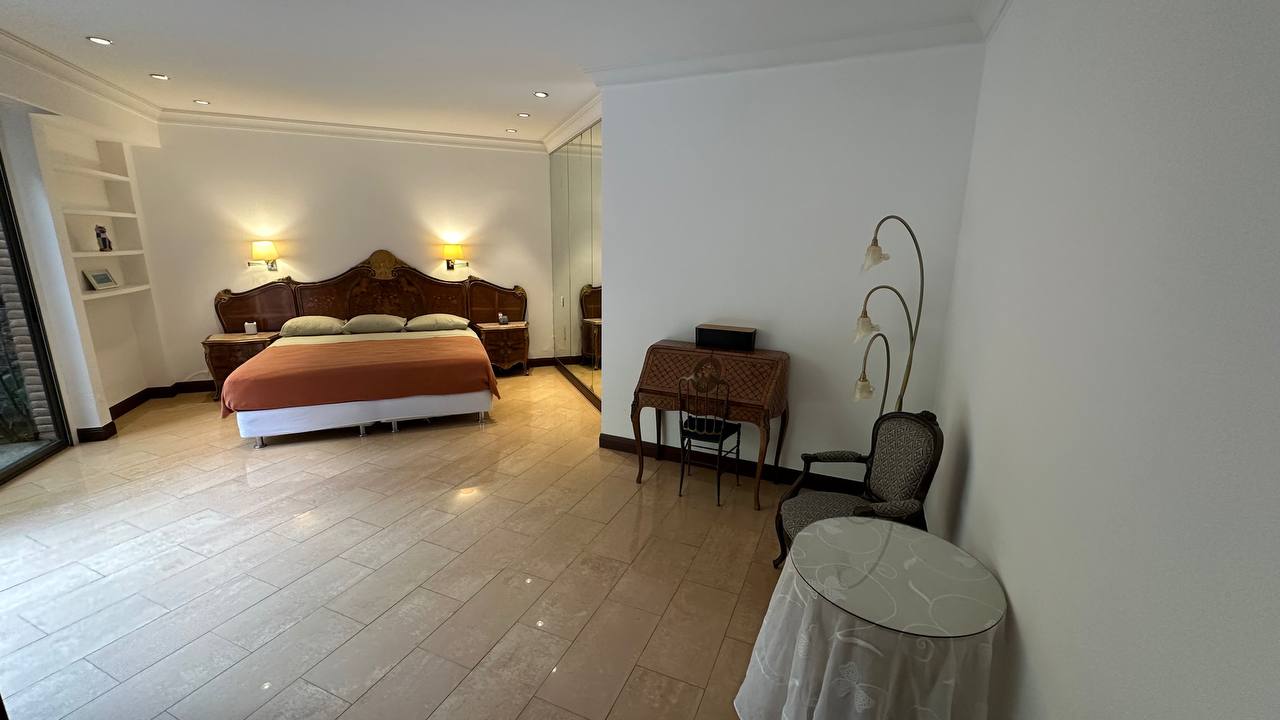 Altamira-PH-Dormitorio (2) Apartamento Planta Baja en Venta en Altamira, Caracas – 600m², 4 Habitaciones, 4 Baños y 5 Puestos de Estacionamiento