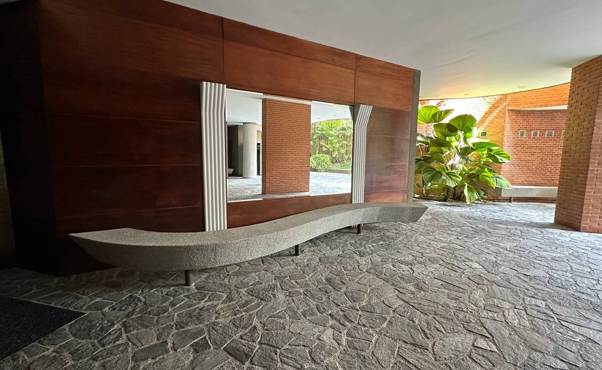 Apartamento Planta Baja en Venta en Altamira, Caracas – 600m², 4 Habitaciones, 4 Baños y 5 Puestos de Estacionamiento
