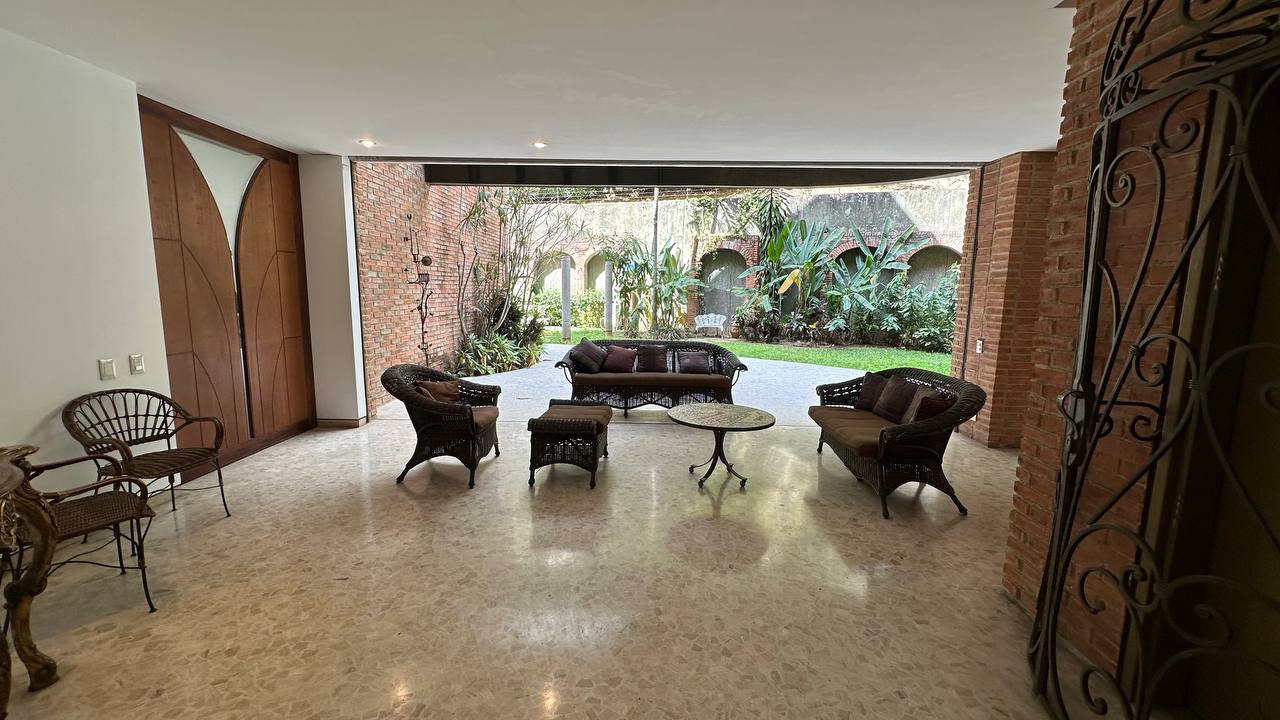 Altamira-PH-Sala Apartamento Planta Baja en Venta en Altamira, Caracas – 600m², 4 Habitaciones, 4 Baños y 5 Puestos de Estacionamiento