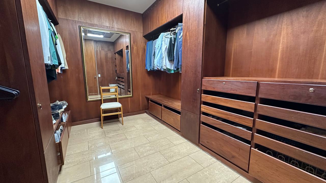 Altamira-PH-Vestier Apartamento Planta Baja en Venta en Altamira, Caracas – 600m², 4 Habitaciones, 4 Baños y 5 Puestos de Estacionamiento
