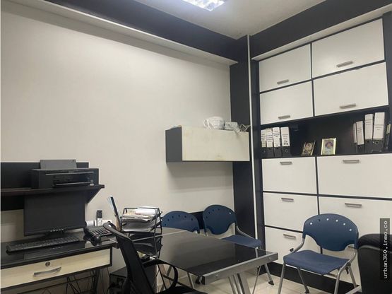 Oficina en Alquiler en La Candelaria, Caracas – 55m², 1 Baño y Opción de 2 Puestos de Estacionamiento