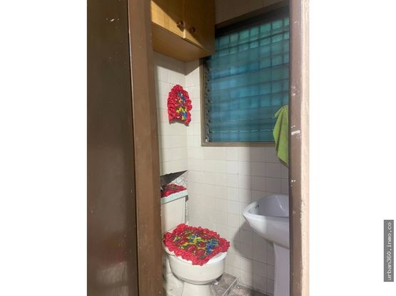 Oficina en Alquiler en La Candelaria, Caracas – 55m², 1 Baño y Opción de 2 Puestos de Estacionamiento