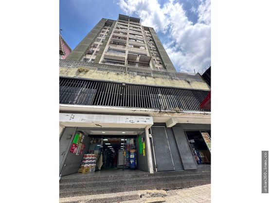 Fondo de Comercio en Venta en Avenida Baralt, Caracas – 360m², 2 Áreas Operativas y 1 Puesto de Estacionamiento