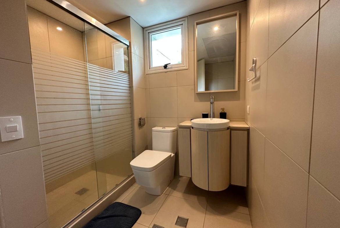Apartamento en Alquiler en Campo Alegre, Caracas – 92m², 2 Habitaciones, 2 Baños y 2 Puestos de Estacionamiento