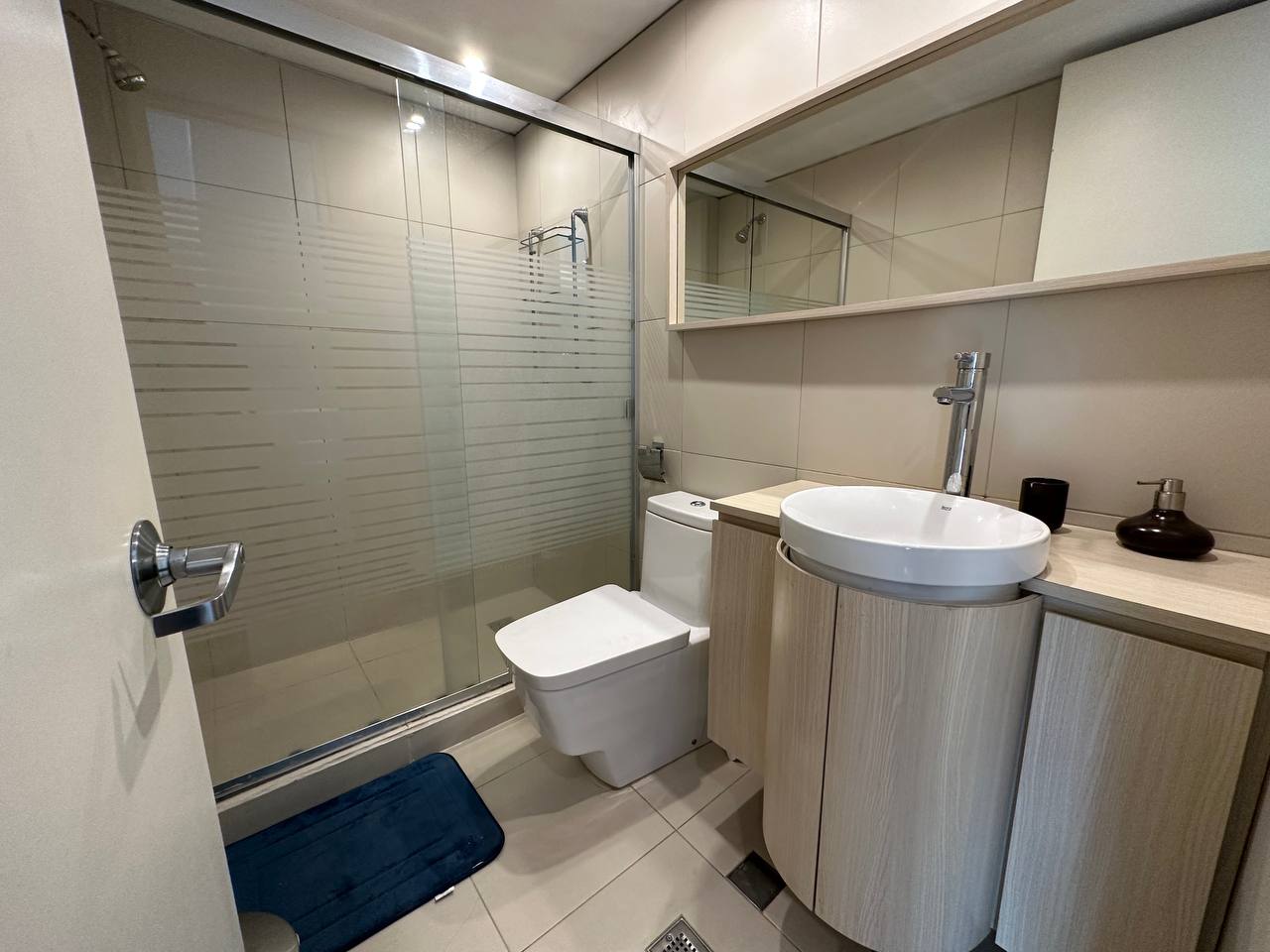 Campo Alegre-Esmeralda-Baño Apartamento en Alquiler en Campo Alegre, Caracas – 92m², 2 Habitaciones, 2 Baños y 2 Puestos de Estacionamiento