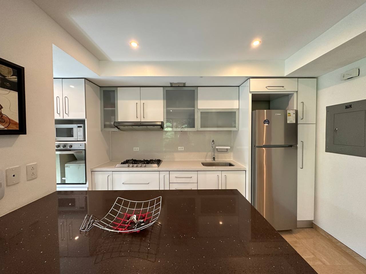 Campo Alegre-Esmeralda-Cocina Apartamento en Alquiler en Campo Alegre, Caracas – 92m², 2 Habitaciones, 2 Baños y 2 Puestos de Estacionamiento