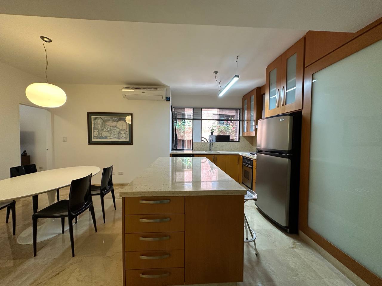 Campo Alegre-Merlot-Cocina (2) Apartamento en Alquiler en Campo Alegre, Caracas – 89m², 1 Habitación, 1.5 Baños y 2 Puestos de Estacionamiento
