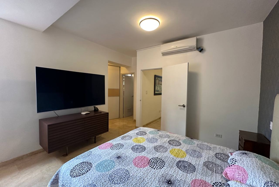 Apartamento en Alquiler en Campo Alegre, Caracas – 89m², 1 Habitación, 1.5 Baños y 2 Puestos de Estacionamiento