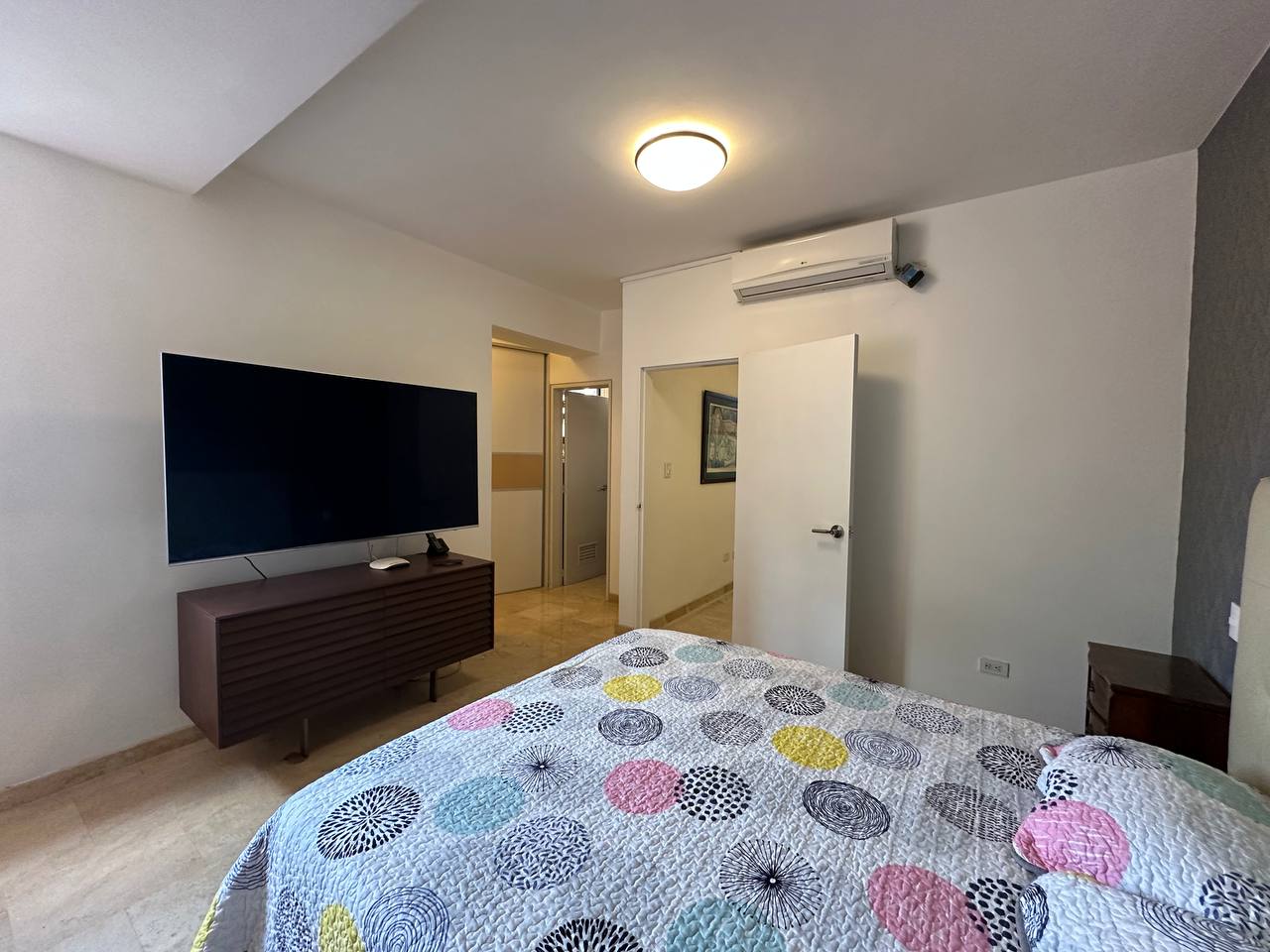 Campo Alegre-Merlot-Dormitorio (2) Apartamento en Alquiler en Campo Alegre, Caracas – 89m², 1 Habitación, 1.5 Baños y 2 Puestos de Estacionamiento