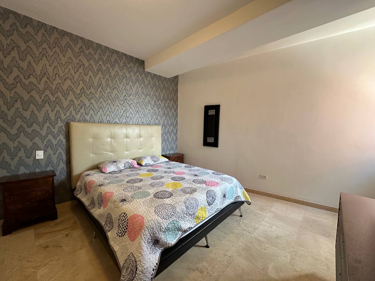 Campo Alegre-Merlot-Dormitorio Apartamento en Alquiler en Campo Alegre, Caracas – 89m², 1 Habitación, 1.5 Baños y 2 Puestos de Estacionamiento
