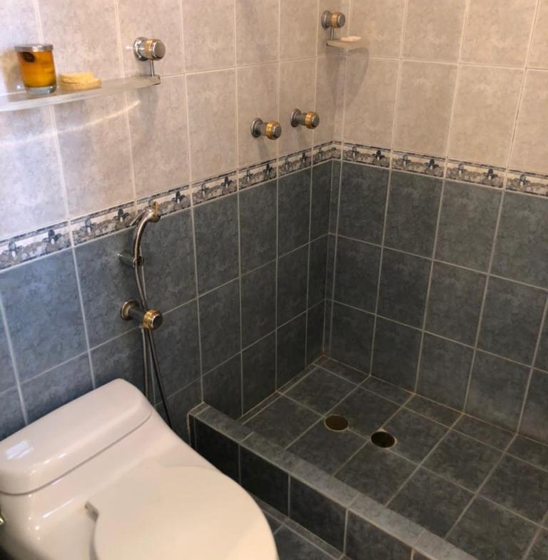 Apartamento en Alquiler en Campo Alegre, Caracas – 76m², 1 Habitación, 2 Baños y 2 Puestos de Estacionamiento