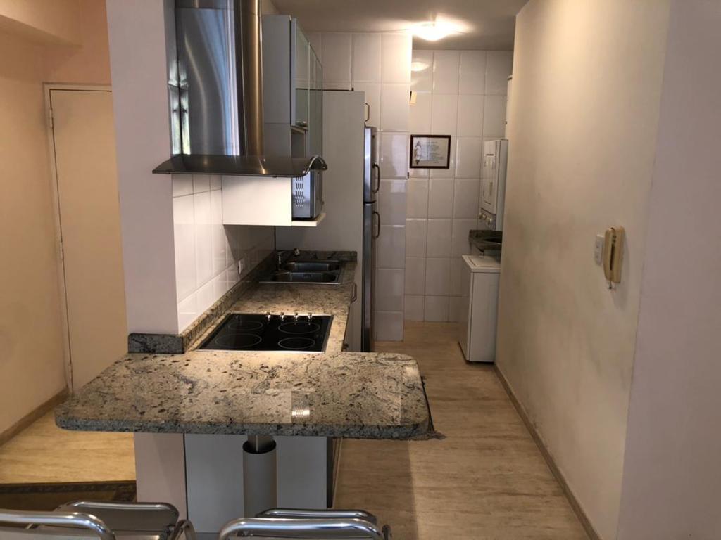 Apartamento en Alquiler en Campo Alegre, Caracas – 76m², 1 Habitación, 2 Baños y 2 Puestos de Estacionamiento